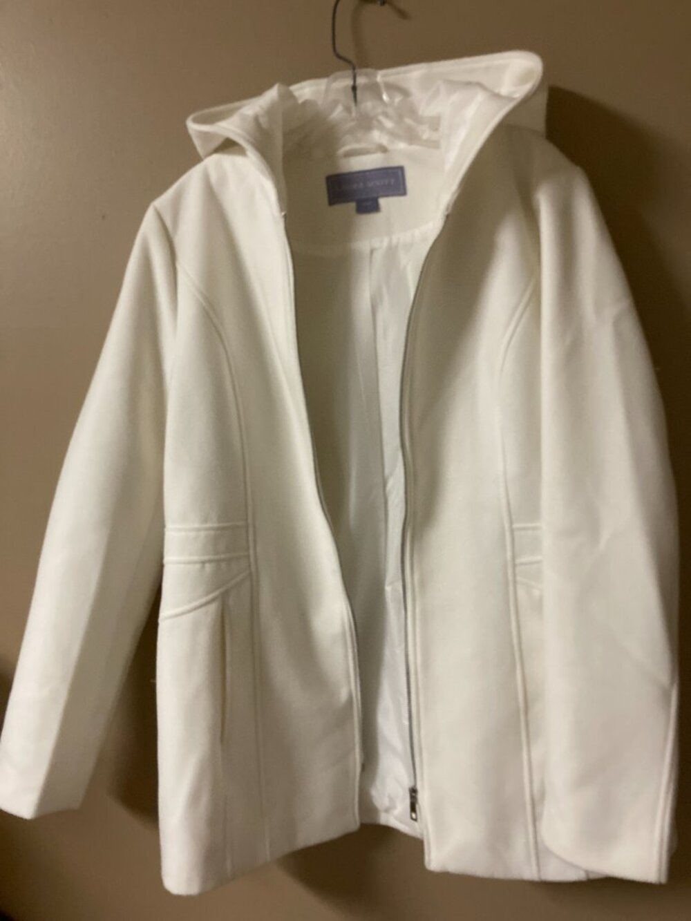 WOMENS WINTER WHITE COAT LARGE--HOODED